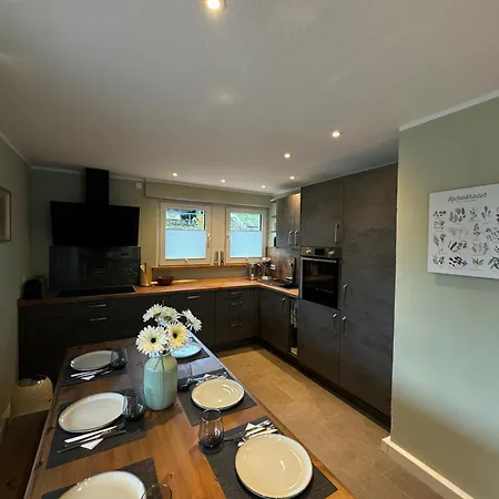 Апартаменты Eden Escapes *