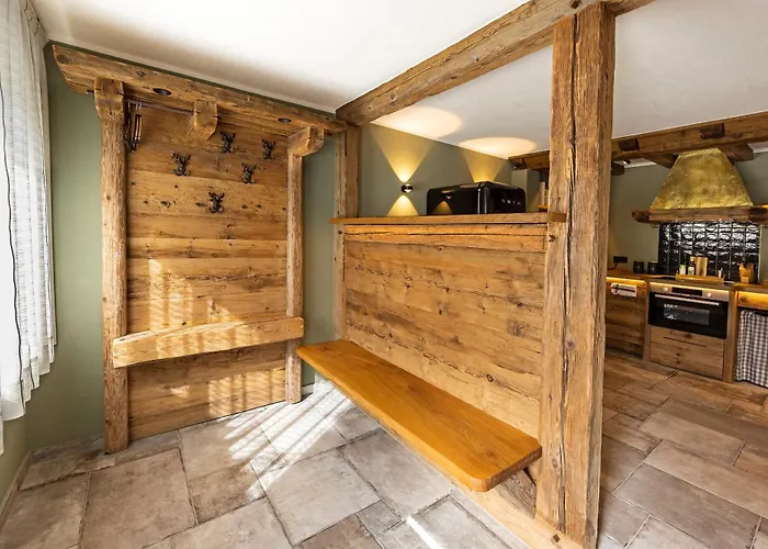 Апартаменты Eden Escapes *